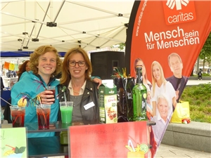 Aktionswoche Sucht - HaLT in Augsburg_19-06-2015 Tanja Brachmann und Claudia Kling vom HaLT-Projekt der Caritas in Augsburg.