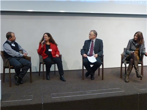 Autismus-Fachtagung 2015 Gespräch über Familie und Partnerschaft bei Menschen mit Autismus (v.li.): Christian Huber, Susanne Maróthy-Keller, Moderator Bernhard Gattner, Dr. Franziska Gaese.