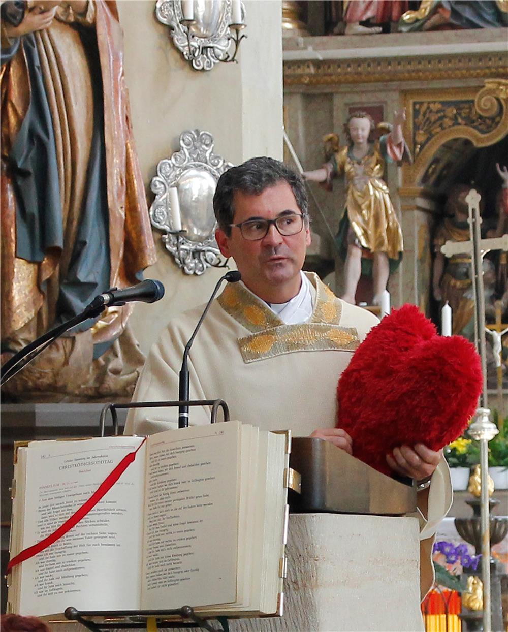 Diözesan-Caritasdirektor Domkapitular Dr. Andreas Magg erinnerte daran, dass Gutes nicht von alleine geschehe. „Wer wirklich barmherzig sein will, der muss selber handeln.“