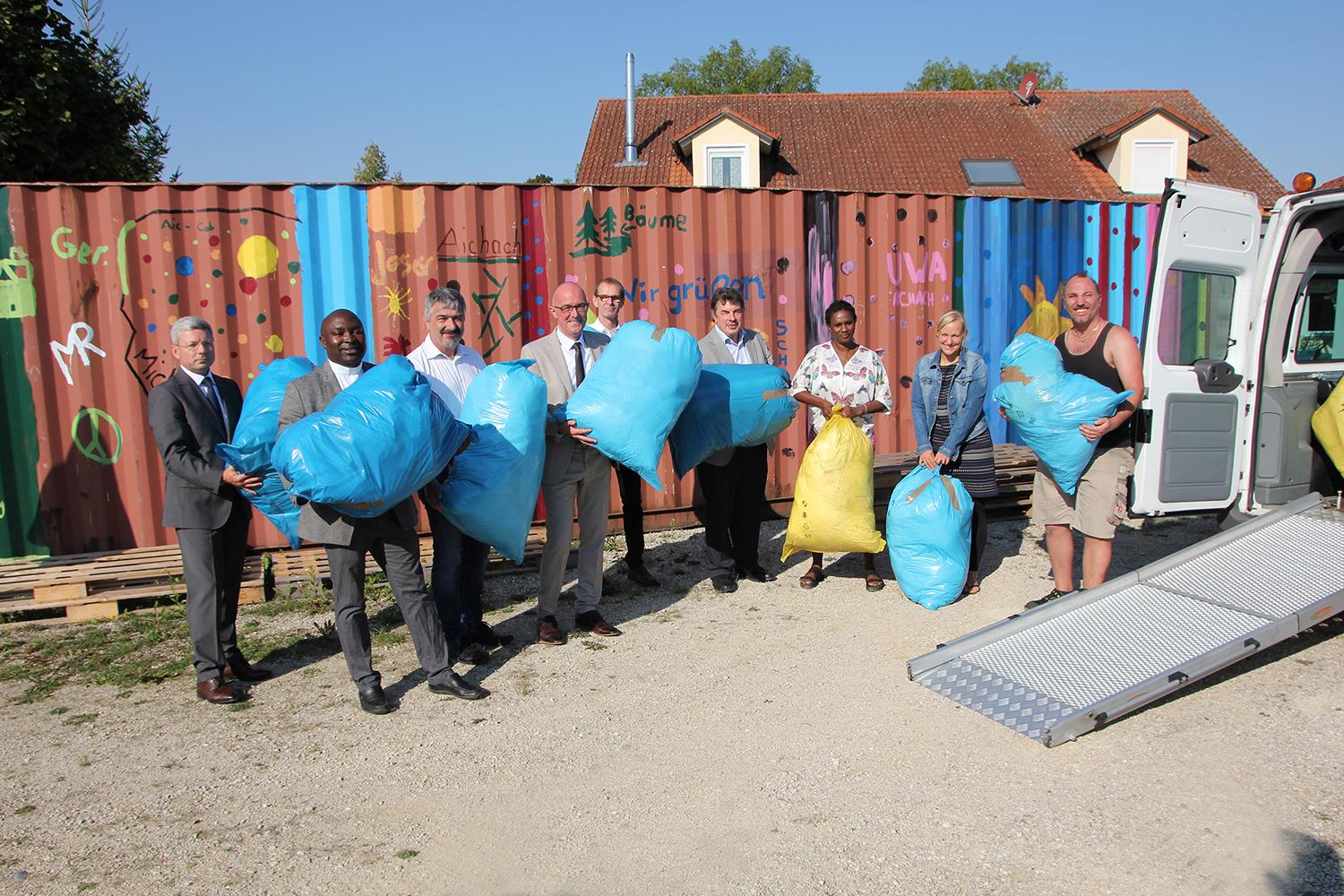 Für sie war es eine gute Sache, eine „tolle Geste“ und eine „großartige Hilfe“ für Menschen in Nigeria, dass die Kliniken an der Paar ihre Klinikwäsche für katholische Krankenhäuser in Nigeria spendet
