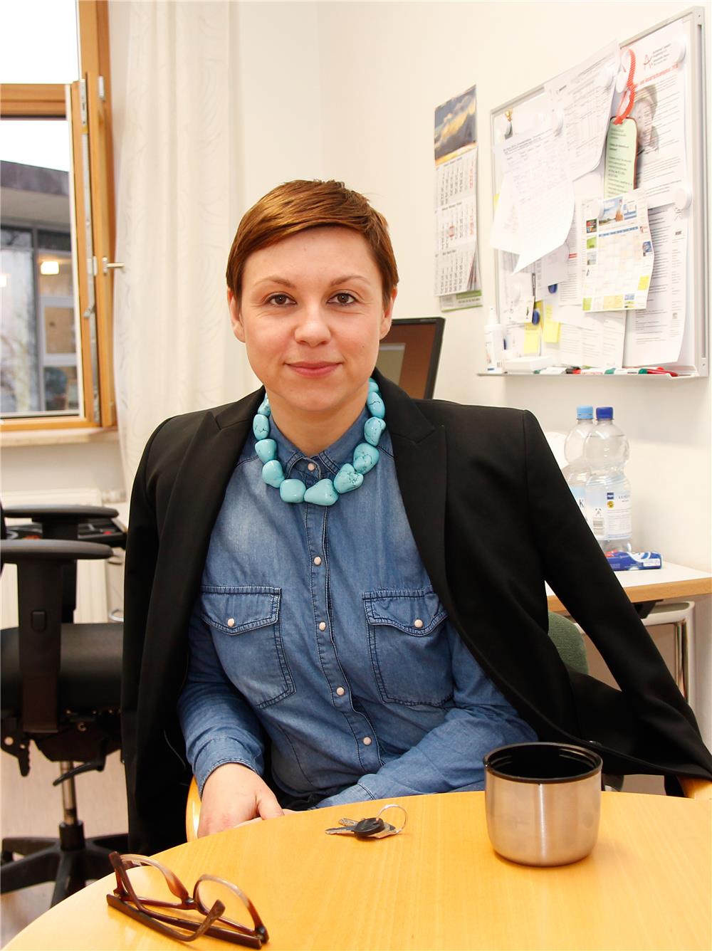 Die Diplom-Sozialpädagogin Budna-Lamla hatte zuvor als Suchttherapeutin im Zentrum für Seelische Gesundheit des Caritasverbandes für die Diözese Augsburg e. V. in Schwabmünchen mitgearbeitet.