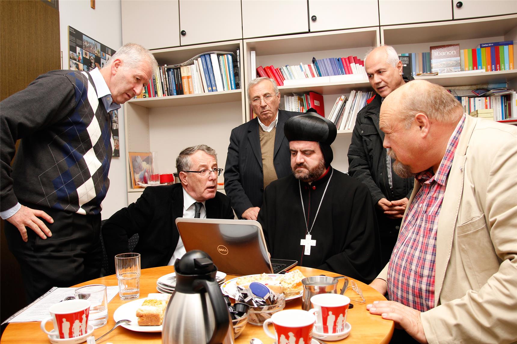 Erzbischof Selwanos Boutros Alnemeh besuchte den Diözesan-Caritasverband Augsburg.