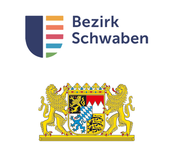 Das Bild zeigt das Logo des Bezirkes Schwaben sowie darunter das Wappen des Freistaates Bayern. 