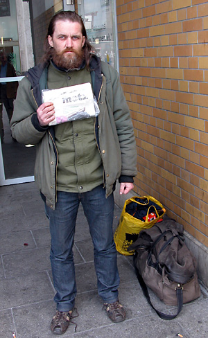 Straßenzeitungsverkäufer Thomas